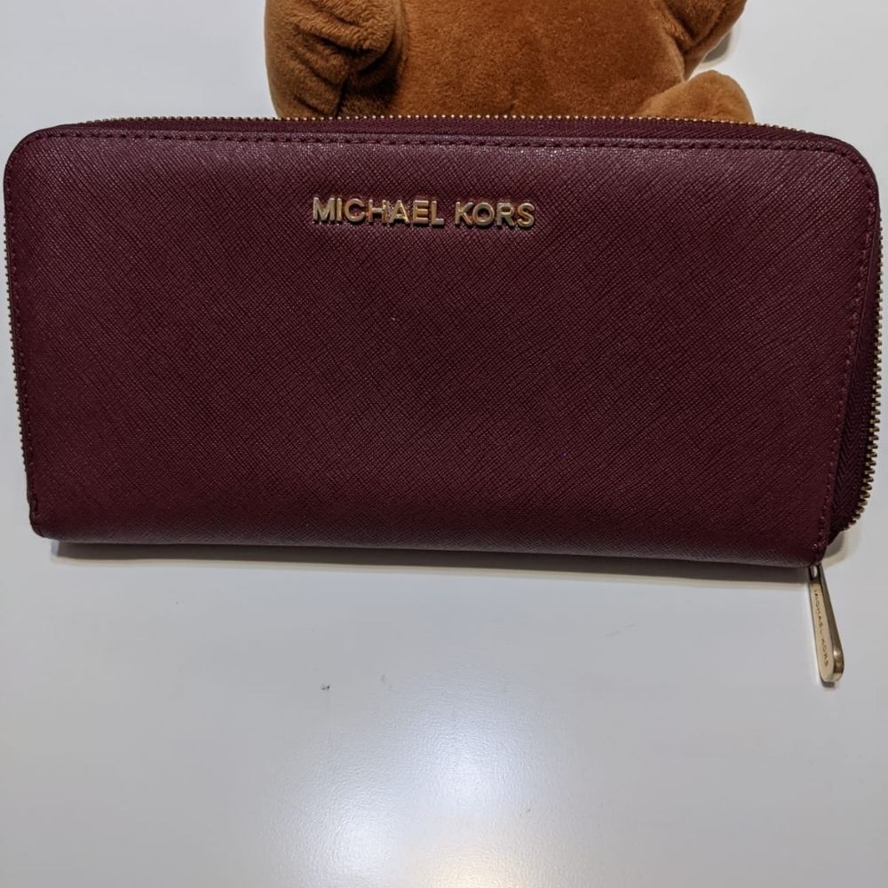 💖 Beautiful Burgundy Michael Kors Wallet 💖